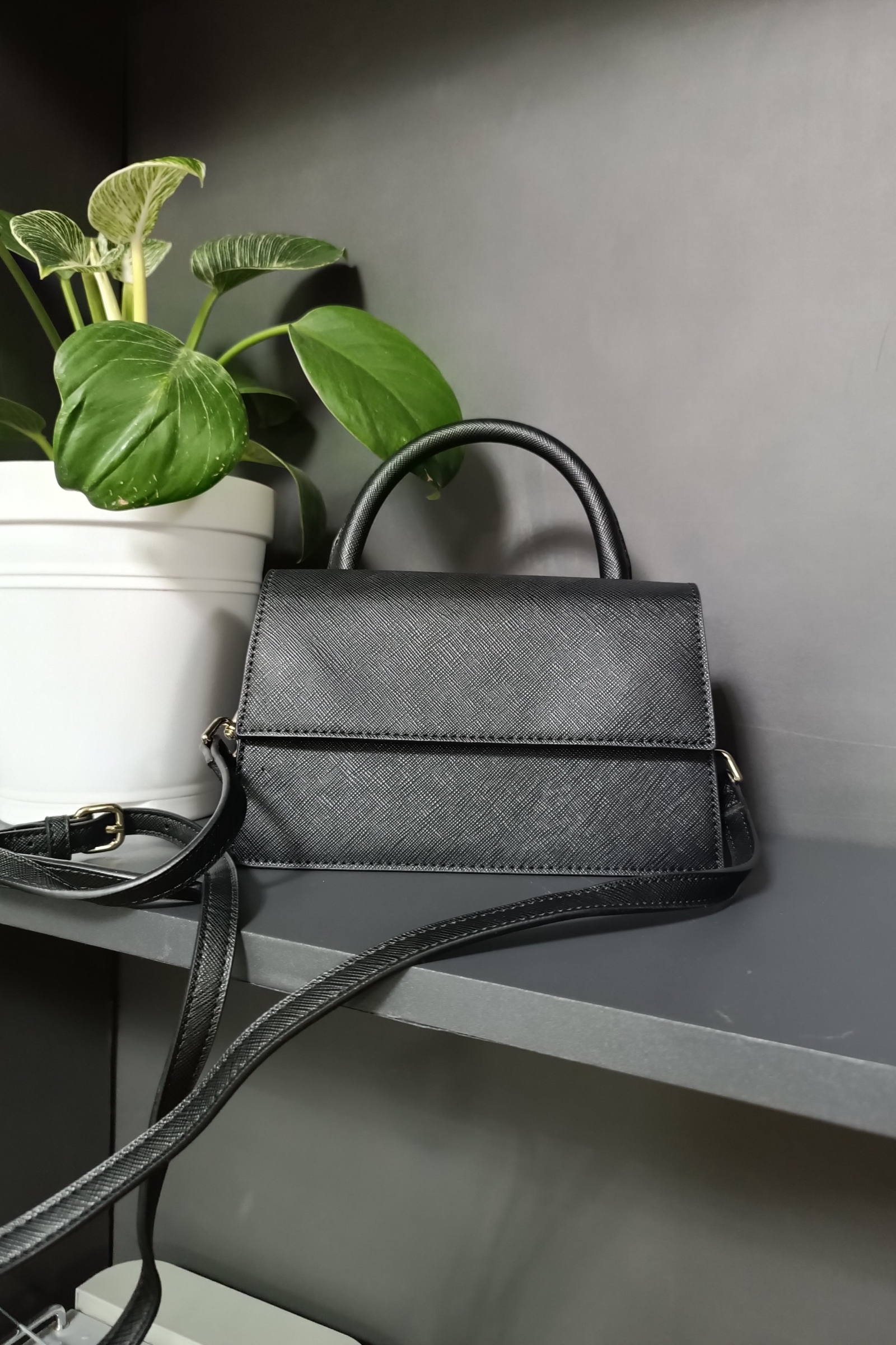 کیف چرم دوشی مشکی برای استفاده روزانه